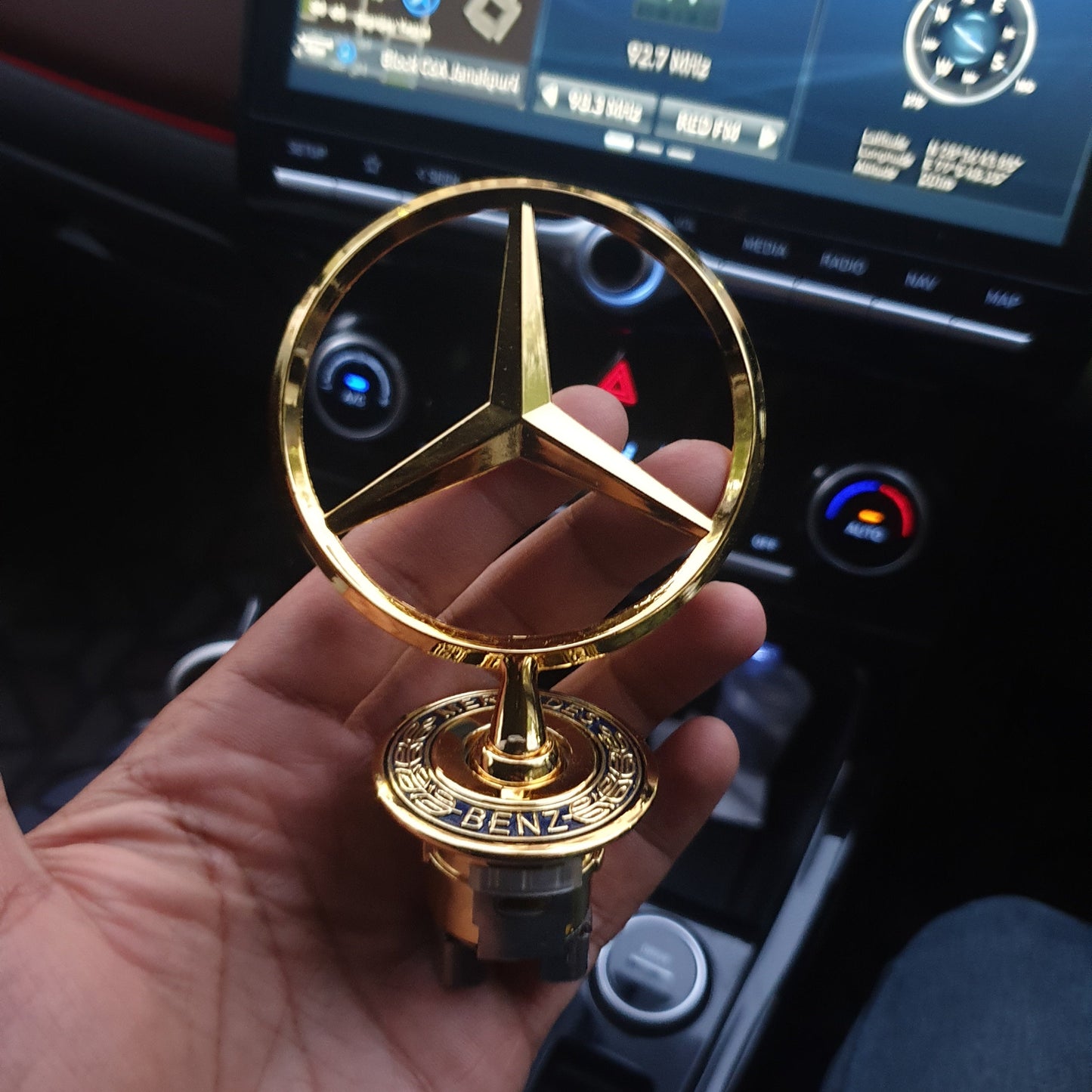 Mercedes Bonnet 3D Logo