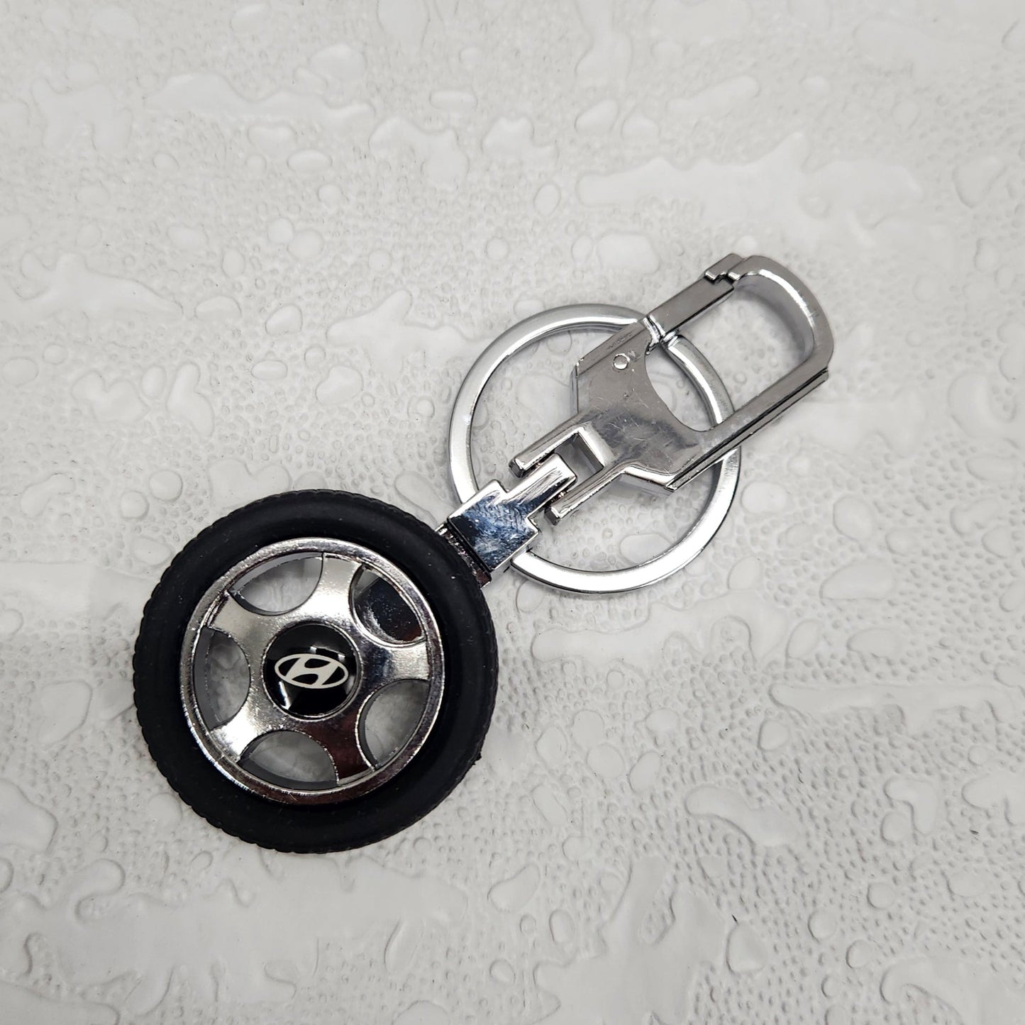 Tyre Wheel Logo Car Keychain