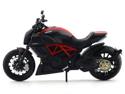 Ducati Diavel Carbon 1:12 Licensed Maisto Diecast Alloy Model Bike