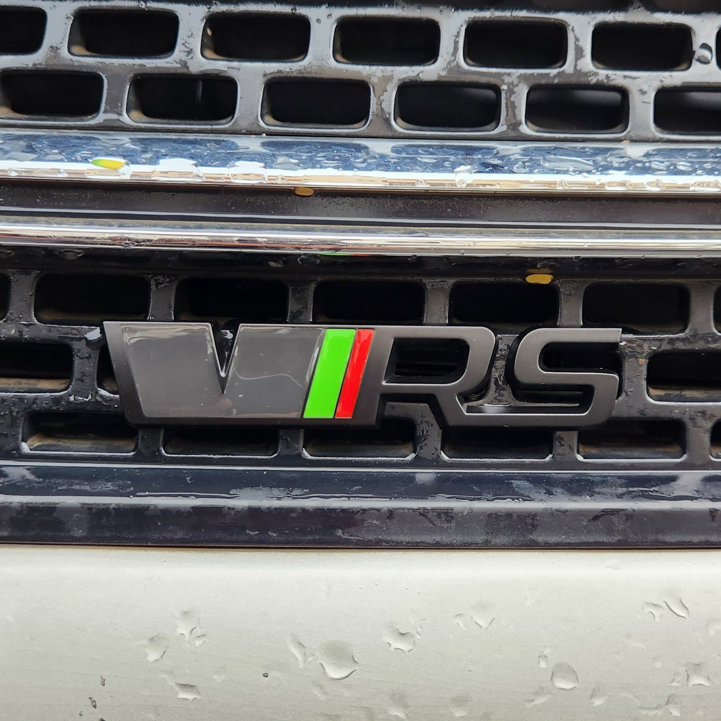 VRS Black Grille Metal Emblem (12 x 2.5 cm)