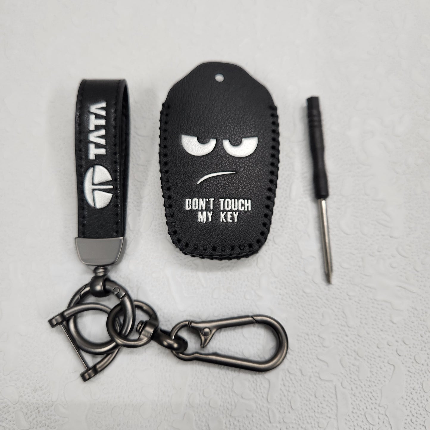 Tata Harrier/Nexon/Safari Luxury Handmade Oilwax Leather Keycase with Logo, Caption, Hook, and Chain