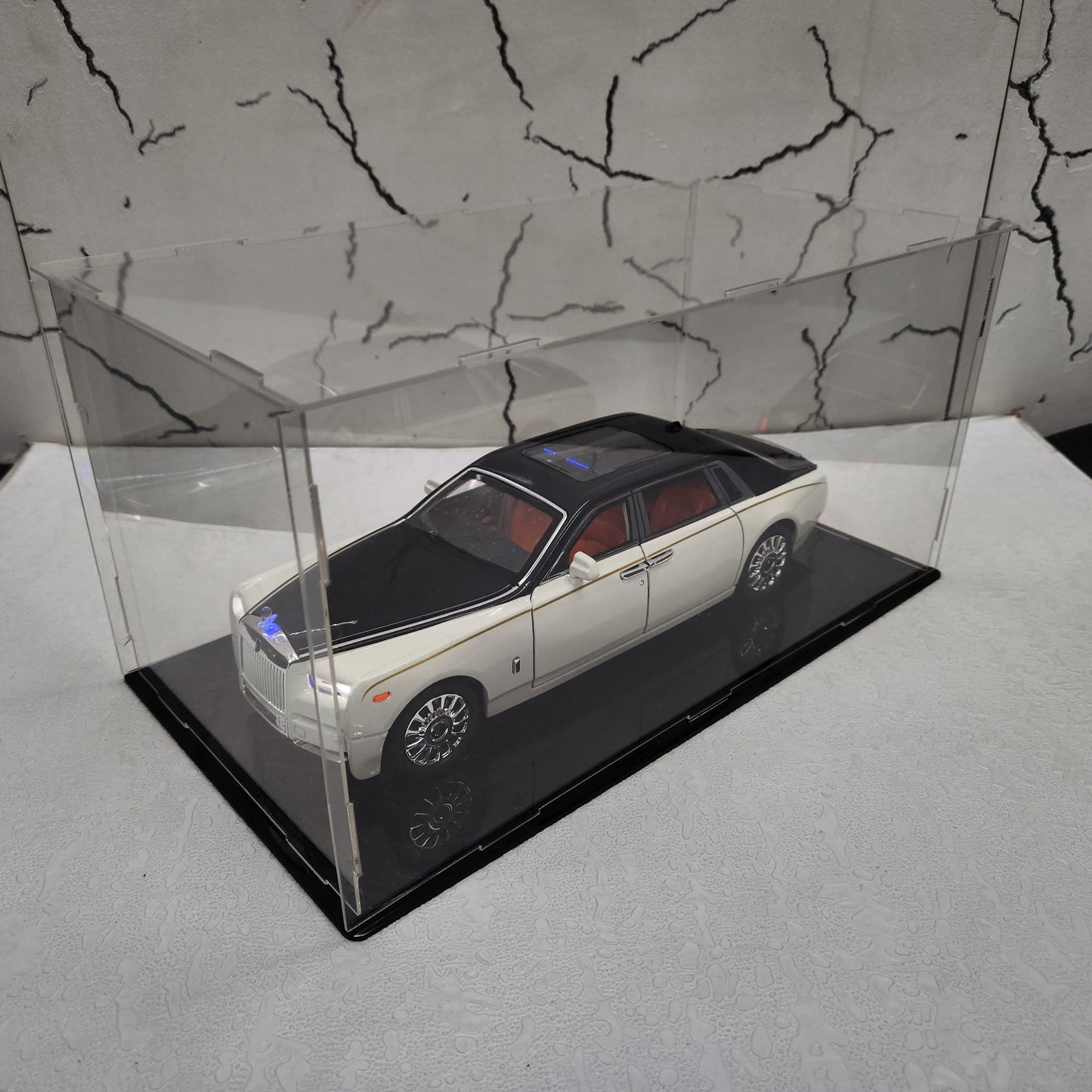 Arcylic Case 1:18