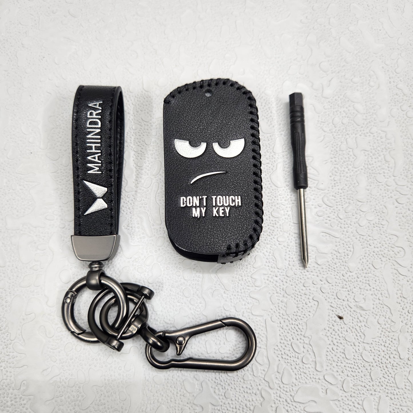 Mahindra XUV700,Scorpio,Thar Luxury Handmade Oilwax Leather Keycase with Logo, Caption, Hook, and Chain