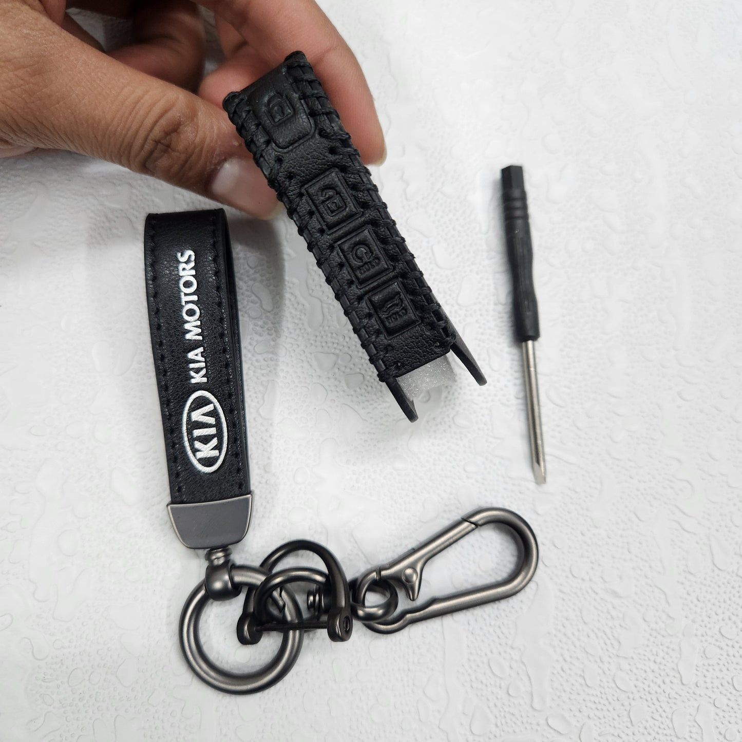Kia Facelift New 4 Button Key Luxury Handmade Oilwax Leather Keycase with Logo, Caption, Hook, and Chain
