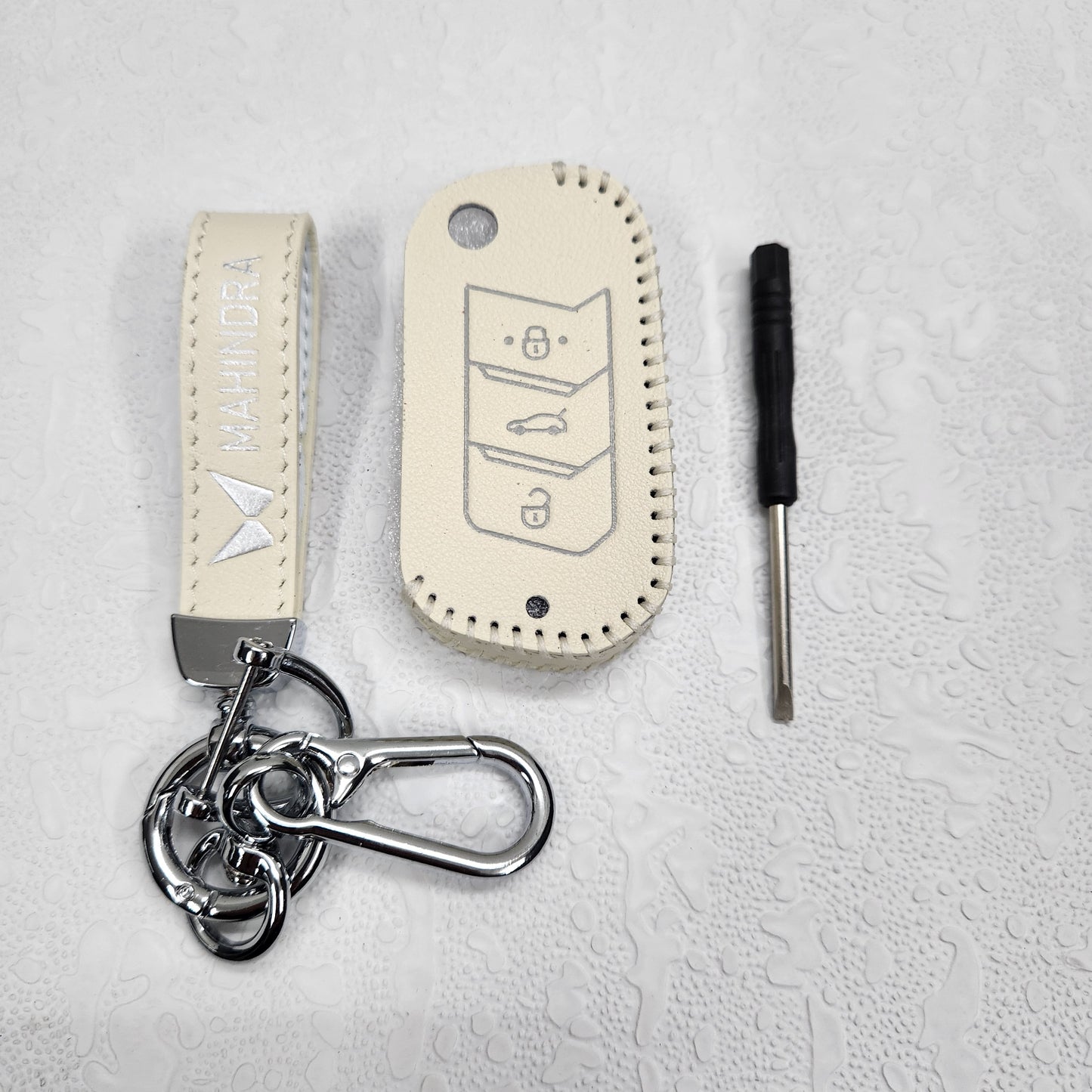 Mahindra XUV700,Scorpio,Thar Luxury Handmade Oilwax Leather Keycase with Logo, Caption, Hook, and Chain